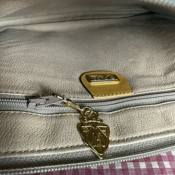 NEW "Vintage" Gucci Clutch with Gucci Hard Paper Box - Picture 9 of 13